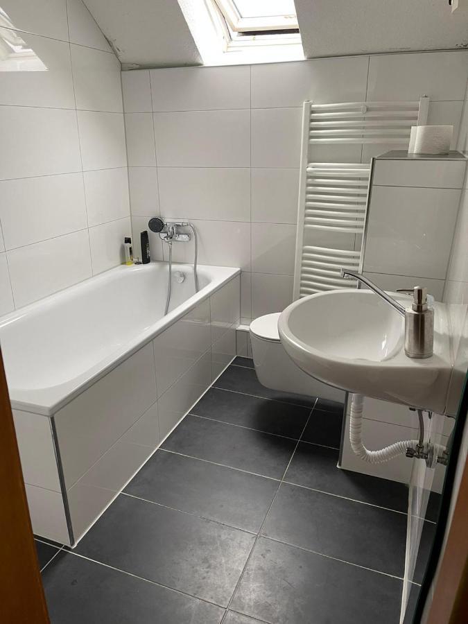 Apartment Bis Zu 8 Einzelbetten Stellplatz Wifi Essen Buitenkant foto